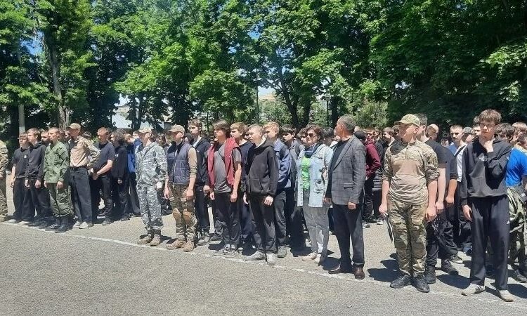 Шаг в армию: первокурсники техникума прошли интенсивные военные сборы